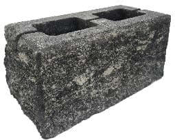 Bllokë i thyer në katër anë